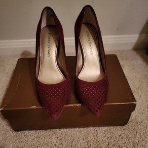 Burgundy pump size 7M
